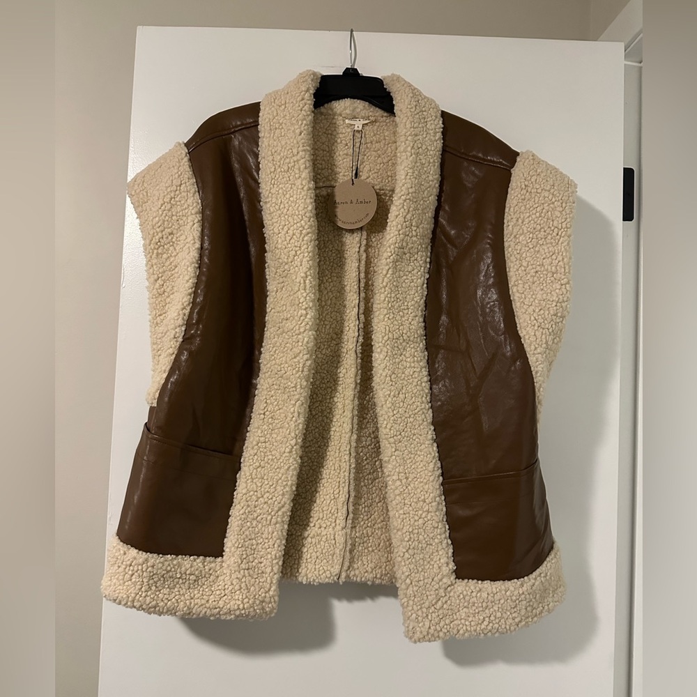 NWT Women's Sz Large Faux Leather Sherpa Lined Vest